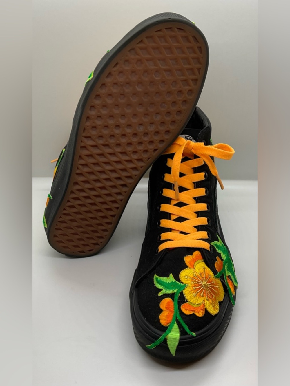 CUSTOM Vans SK8 Hi-Tops in black with beautiful embroidered flowers women’s 9.5 - Picture 7 of 8